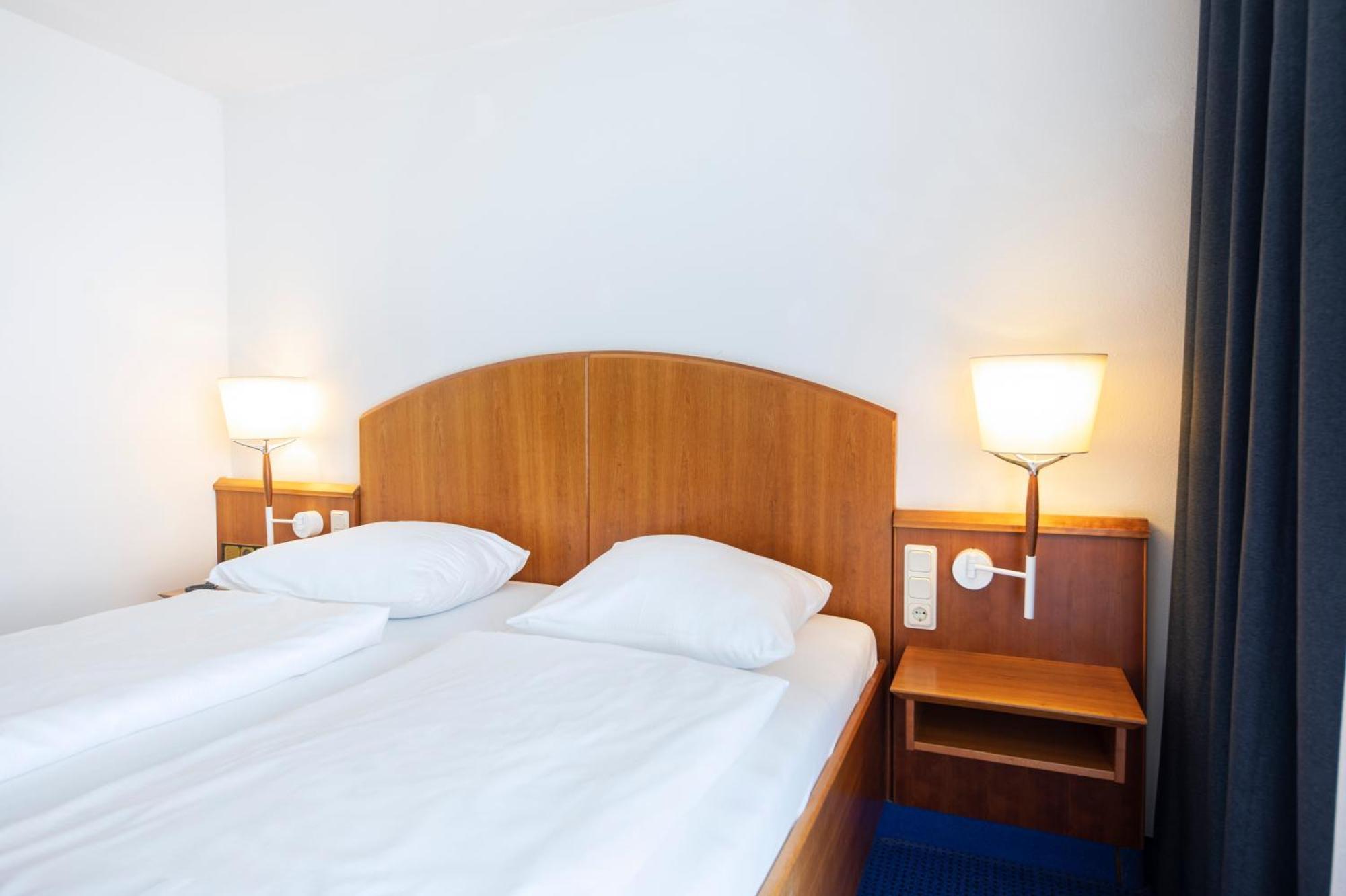 Roomingtons Karoli ולדקירכן מראה חיצוני תמונה
