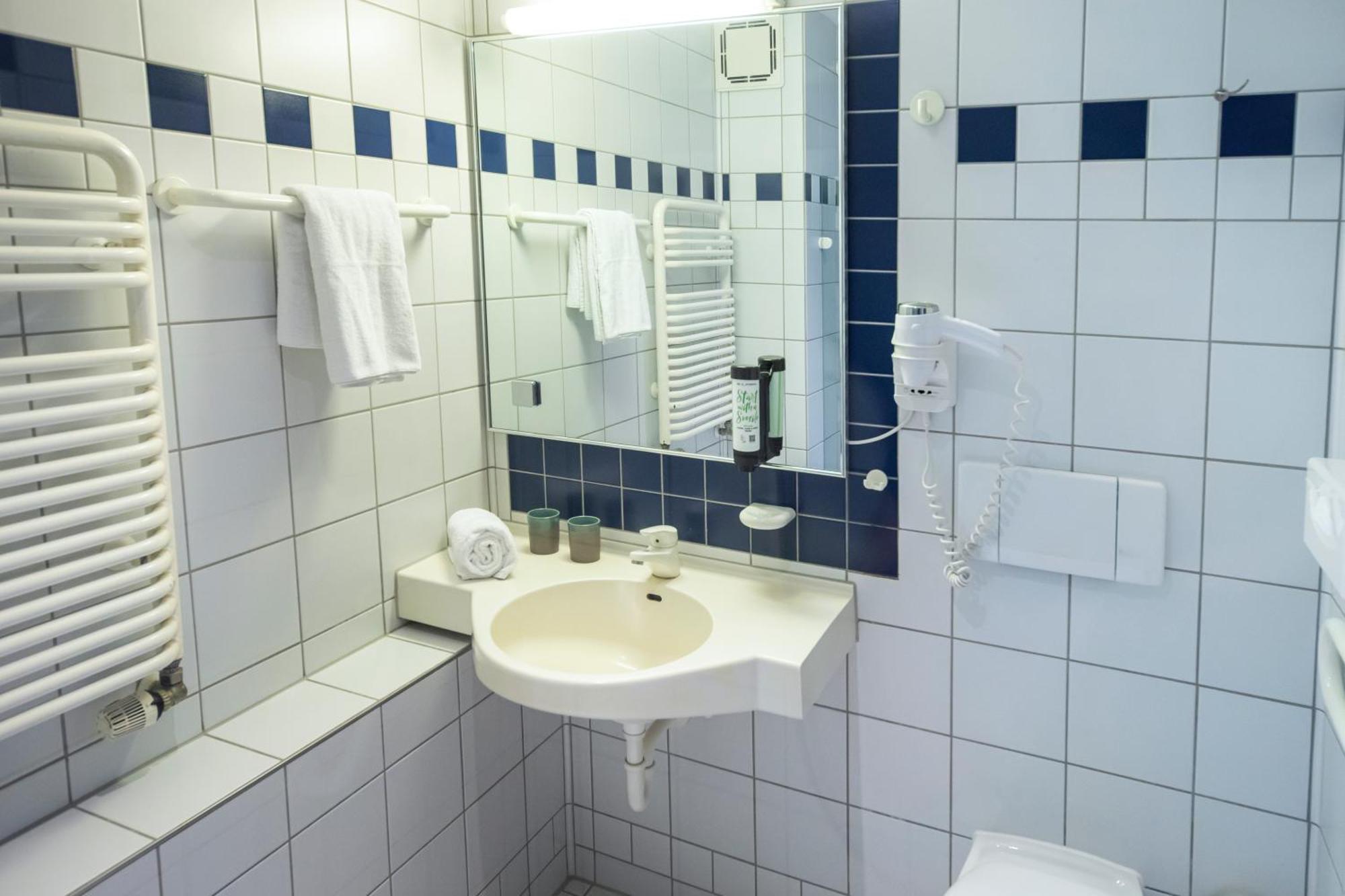 Roomingtons Karoli ולדקירכן מראה חיצוני תמונה
