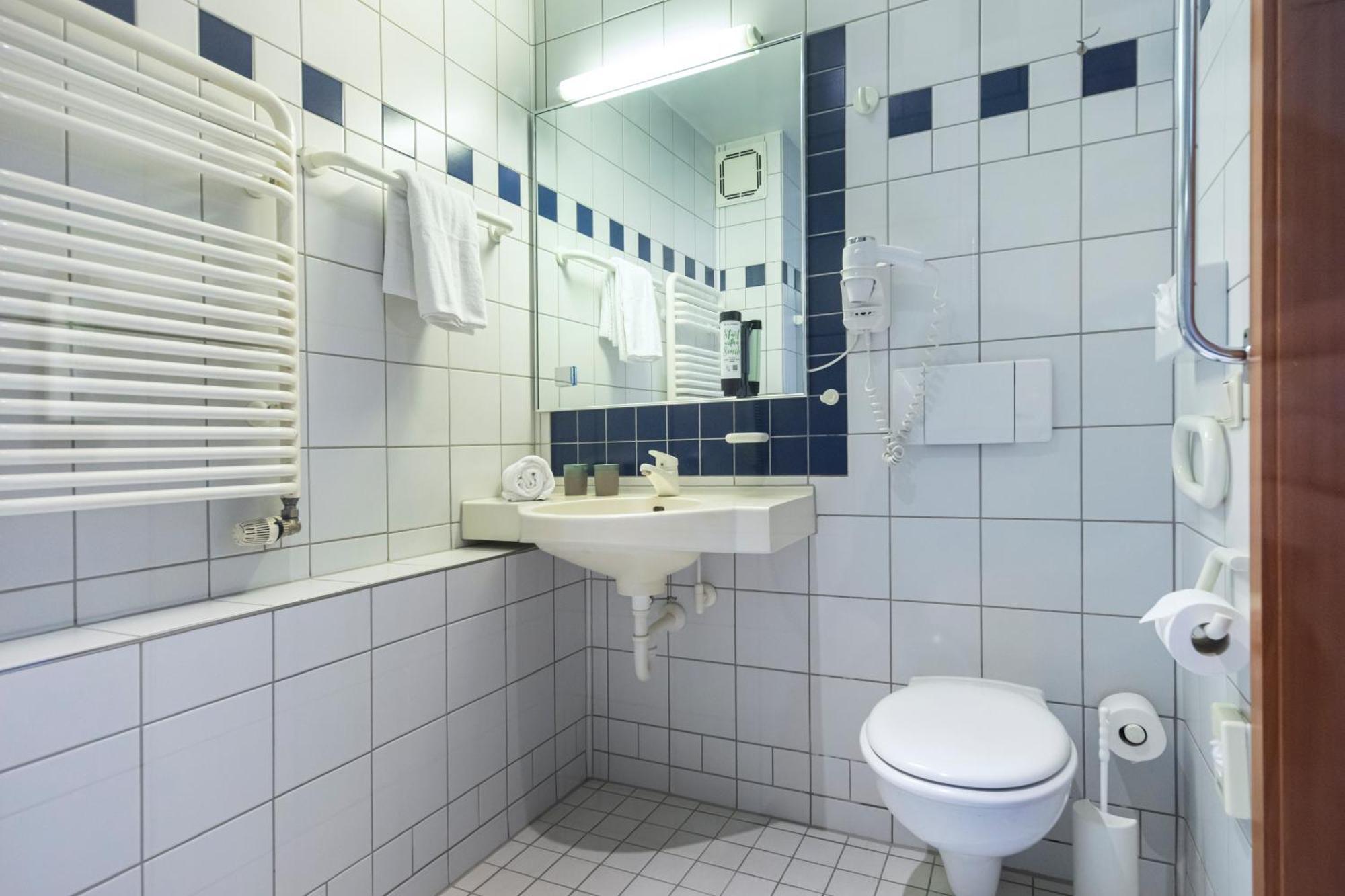 Roomingtons Karoli ולדקירכן מראה חיצוני תמונה