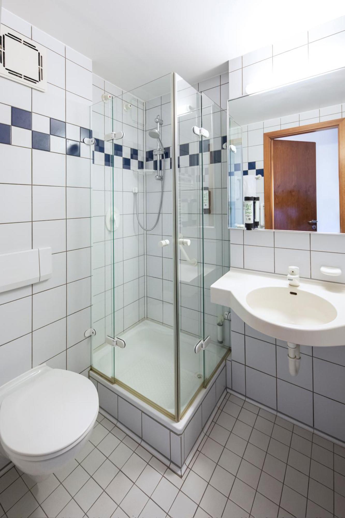 Roomingtons Karoli ולדקירכן מראה חיצוני תמונה