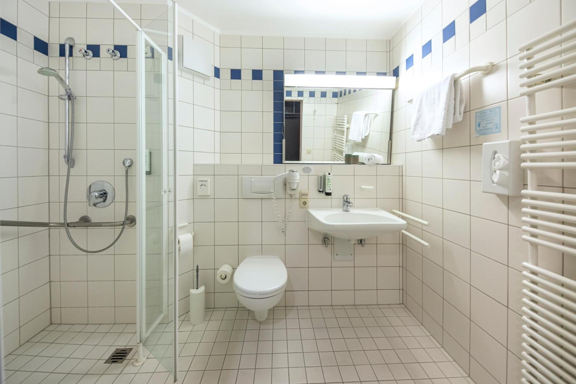Roomingtons Karoli ולדקירכן מראה חיצוני תמונה