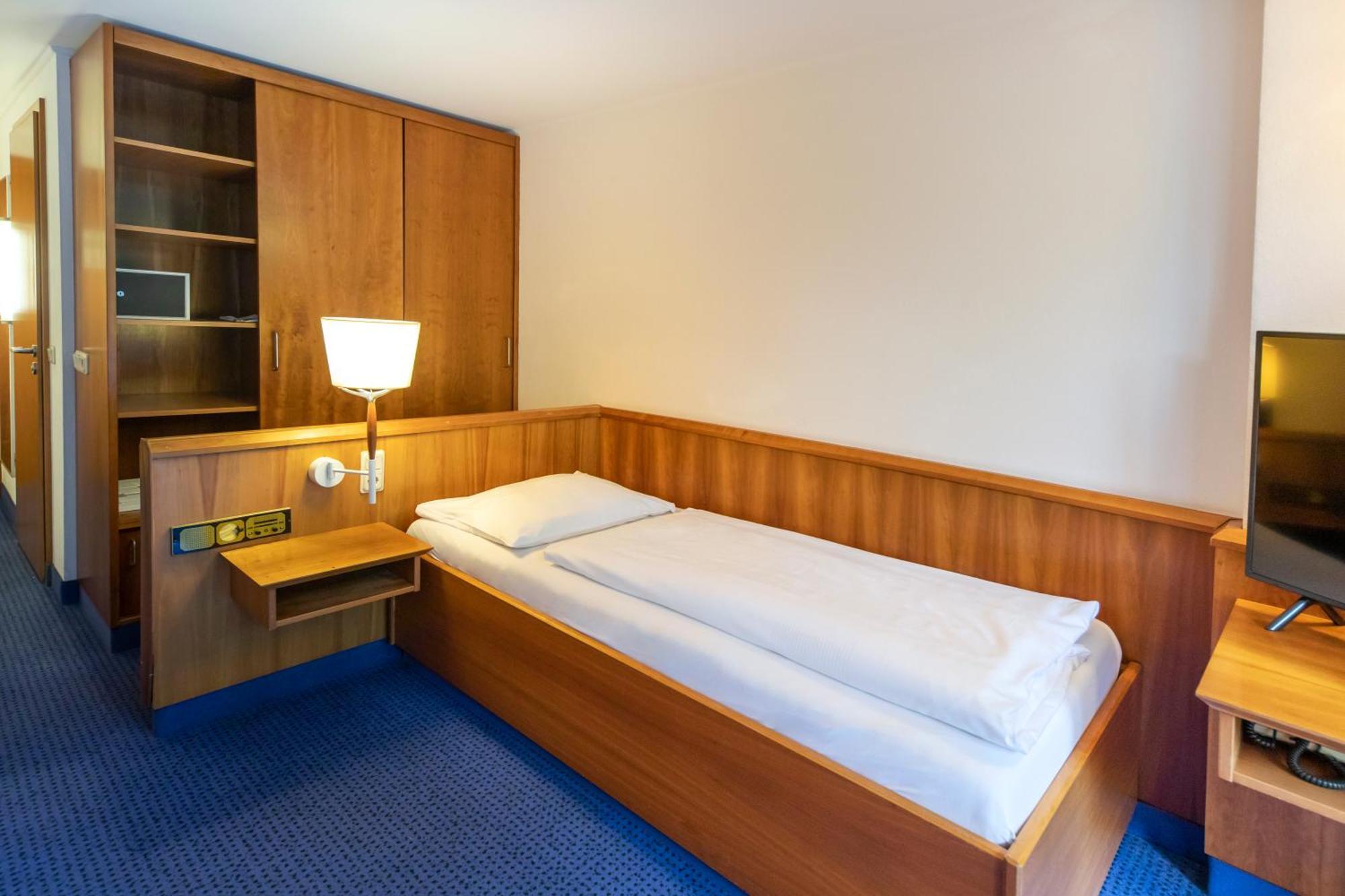 Roomingtons Karoli ולדקירכן מראה חיצוני תמונה