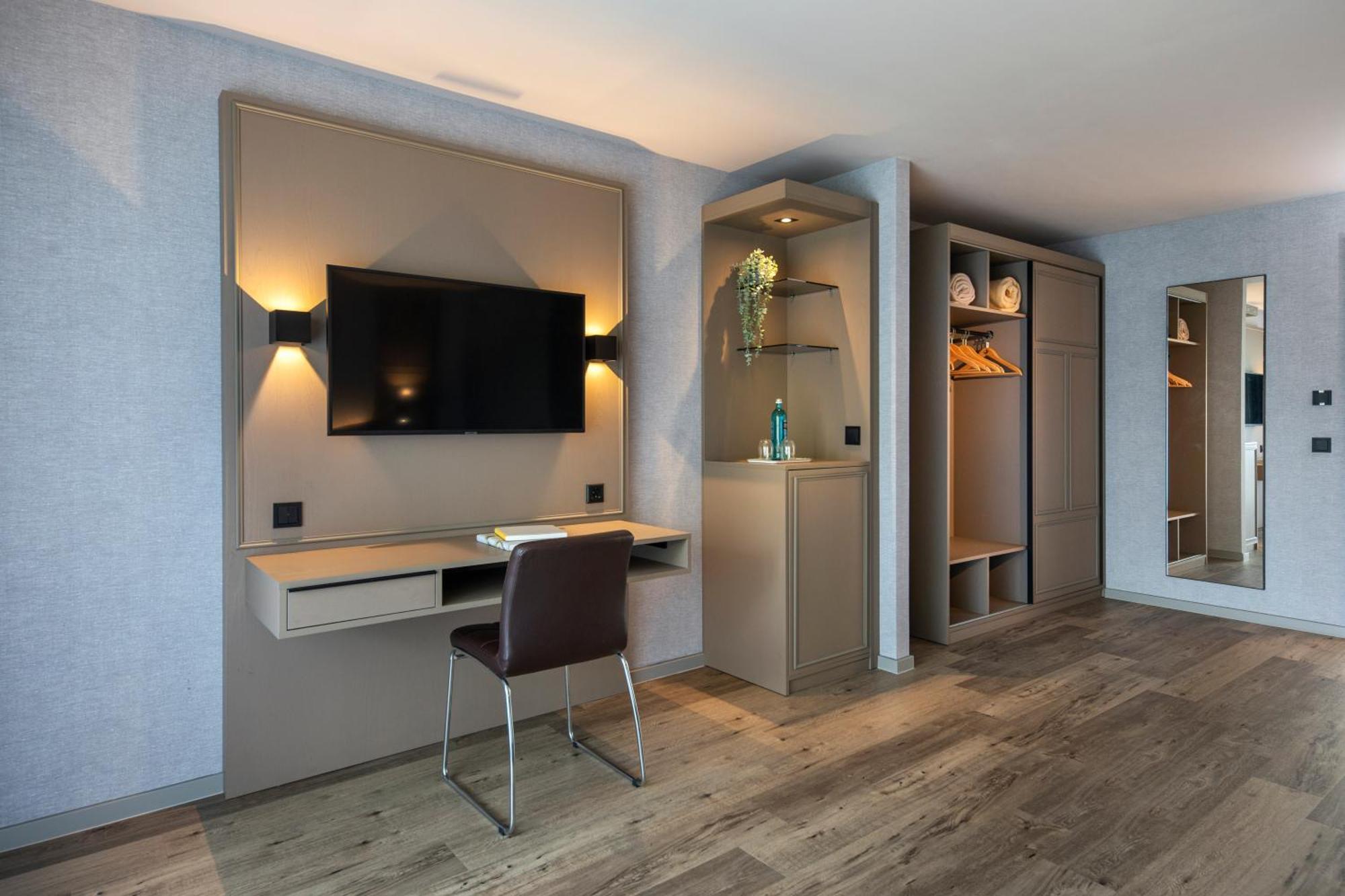 Roomingtons Karoli ולדקירכן מראה חיצוני תמונה