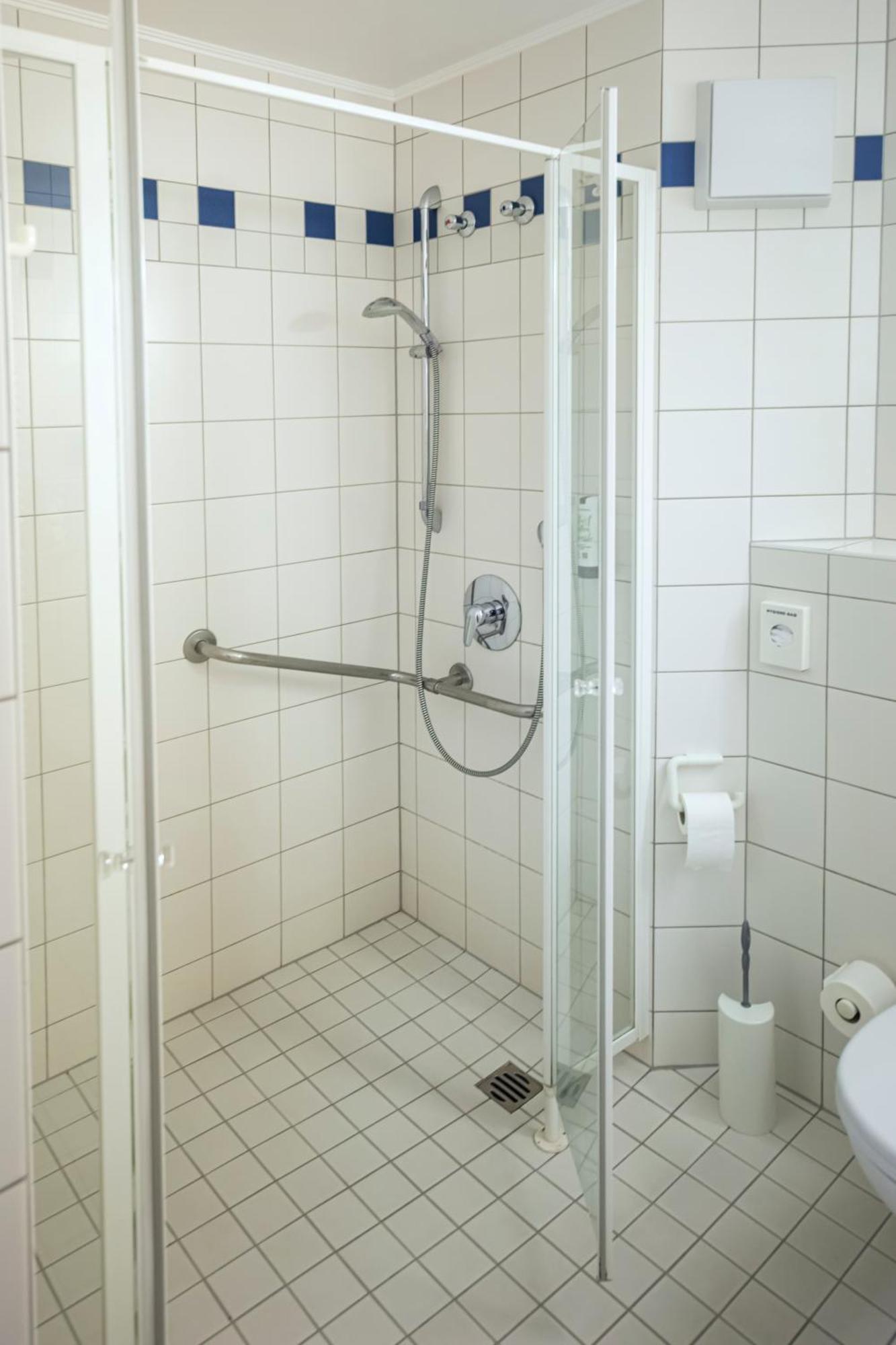 Roomingtons Karoli ולדקירכן מראה חיצוני תמונה