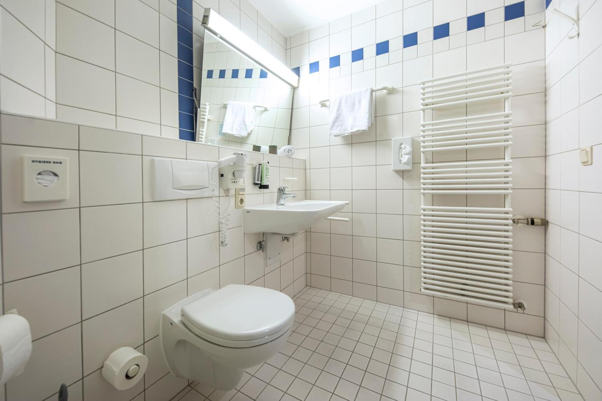 Roomingtons Karoli ולדקירכן מראה חיצוני תמונה