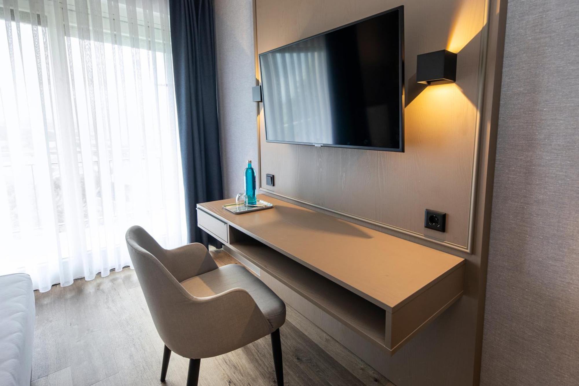 Roomingtons Karoli ולדקירכן מראה חיצוני תמונה