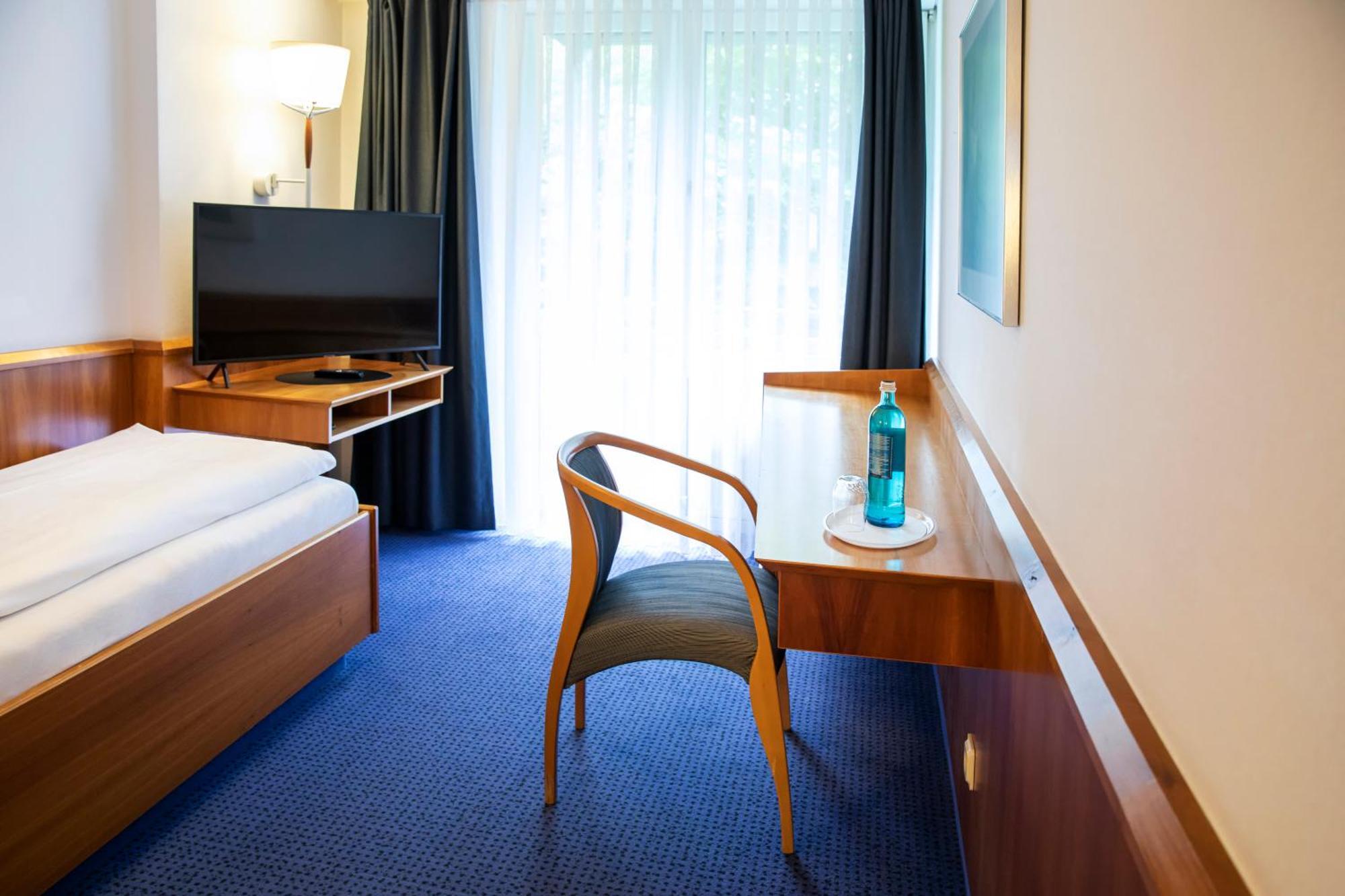 Roomingtons Karoli ולדקירכן מראה חיצוני תמונה